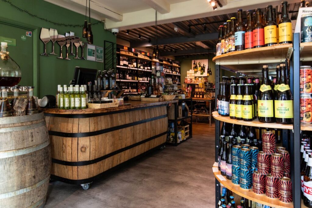 De winkel van Proost Kollum aan de Voorstraat