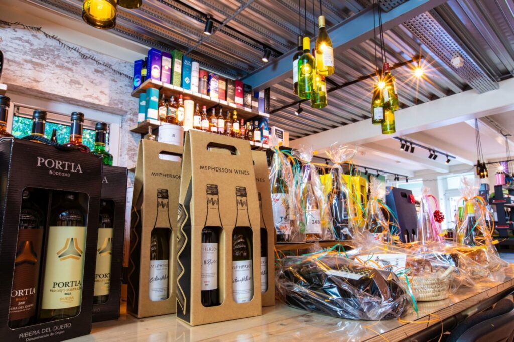 De winkel van Proost Kollum aan de Voorstraat